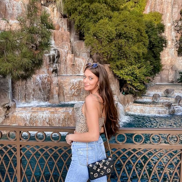 SweatyRocks Women's Casual Leopard Print Warp Surplice Front Crop - Picture 3 of 6